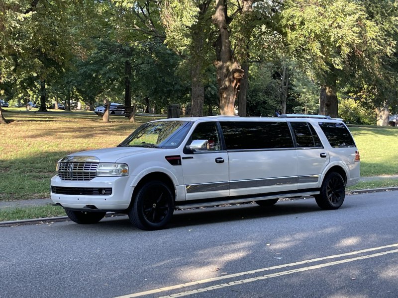 Stretch one limo offers Lincoln Navigator White for Rent in NJ and NY